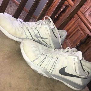 Women’s size 9 Nike Free TR 6’s